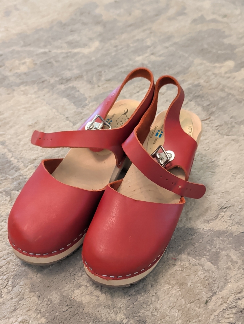 Women’s Red Leather Clog Sandals with Buckle Strap - Unbranded